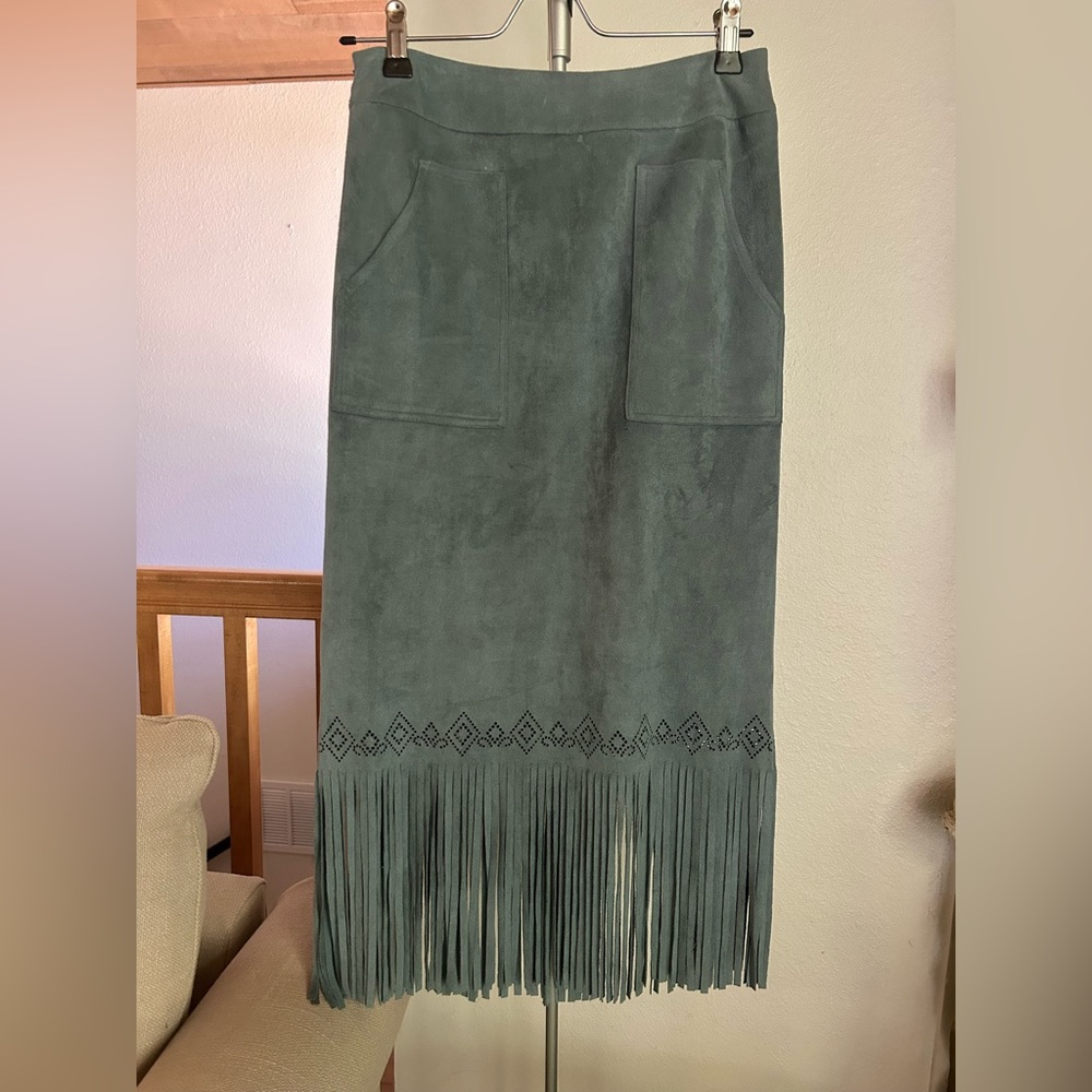 Bellenista faux suede tassel skirt